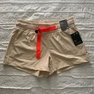 NWT GapFit Hike Short Tan with Neon Pink Sz M